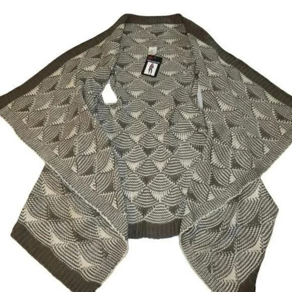 Lildy Sweaters - Buy 1 sweater, Get 2 Free!!! Lildy Printed Sweater Vest Size S-M NWT